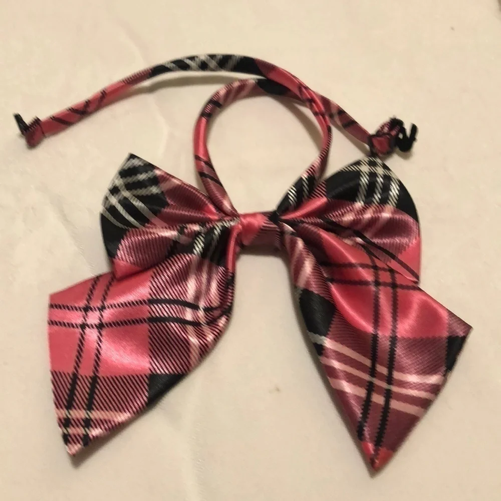 Pink, white & black plaid adjustable bow tie. OS